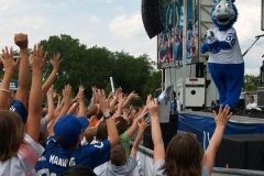 2008 BBQ Ribfest: Blue teasing the kids
