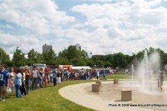 2008 BBQ Ribfest: The line of those waiting for autographs
