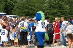 2008 BBQ Ribfest: Blue signs autographs
