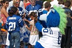 2008 BBQ Ribfest: Blue signs autographs
