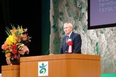 Mayor Henry delivering his speech