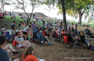 2015/08/15: People on the Banks