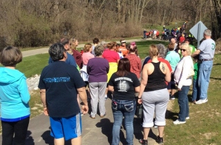 2016/04/16: Attendees file down ramp