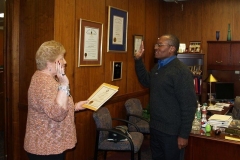 2009/11/18: City Clerk Sandy Kennedy swears Paul Morrison