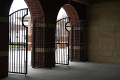 2009/04/07: Main entrance gate installation