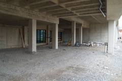 2009/04/13: Under the concourse