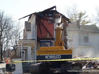 2009/03/03: 1120 Ewing Street, partially demolished