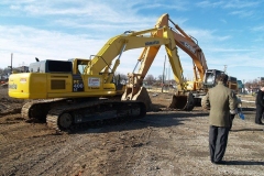 2007/11/29: The cranes that formed the backdrop for the dirt throwing