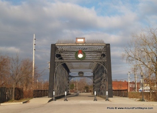 The historic Wells Street Bridge decorated for Christmas