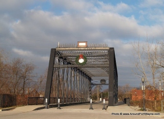 The historic Wells Street Bridge decorated for Christmas