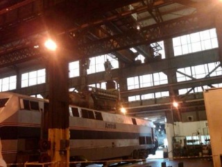 2009/08/06: 30-ton diesel engine