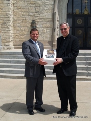 2009/05/04: Kirk Ray and Fr. Robert Schulte