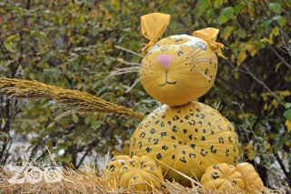 Leopard animal sculpture